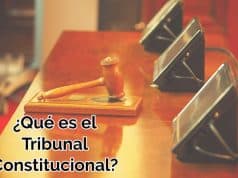 ¿Qué es el Tribunal Constitucional? sala-con-mazo-incluido-dentro-del-tribunal