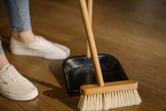 Consejos de limpieza para personas alérgicas barrer