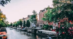Viajar a Ámsterdam: Actividades Imprescindibles y Consejos Útiles