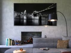 Combina texturas y luces para crear un ambiente sofisticado sala de estar